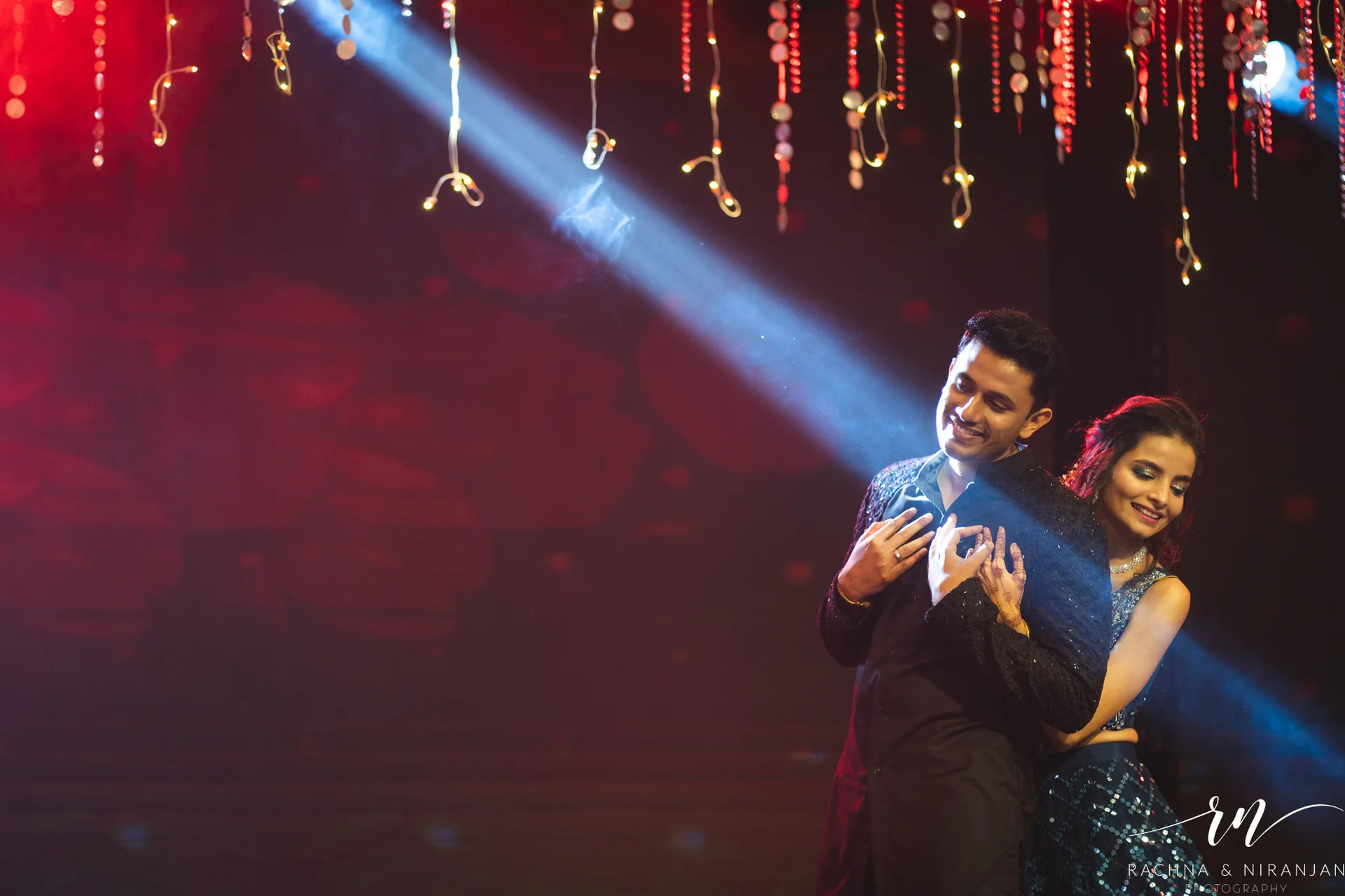 Bride Priyanka and Groom Abhi’s First Dance at Their Wedding Reception at Taj Gateway, Nashik | Captured by Top Wedding Photographer in Pune