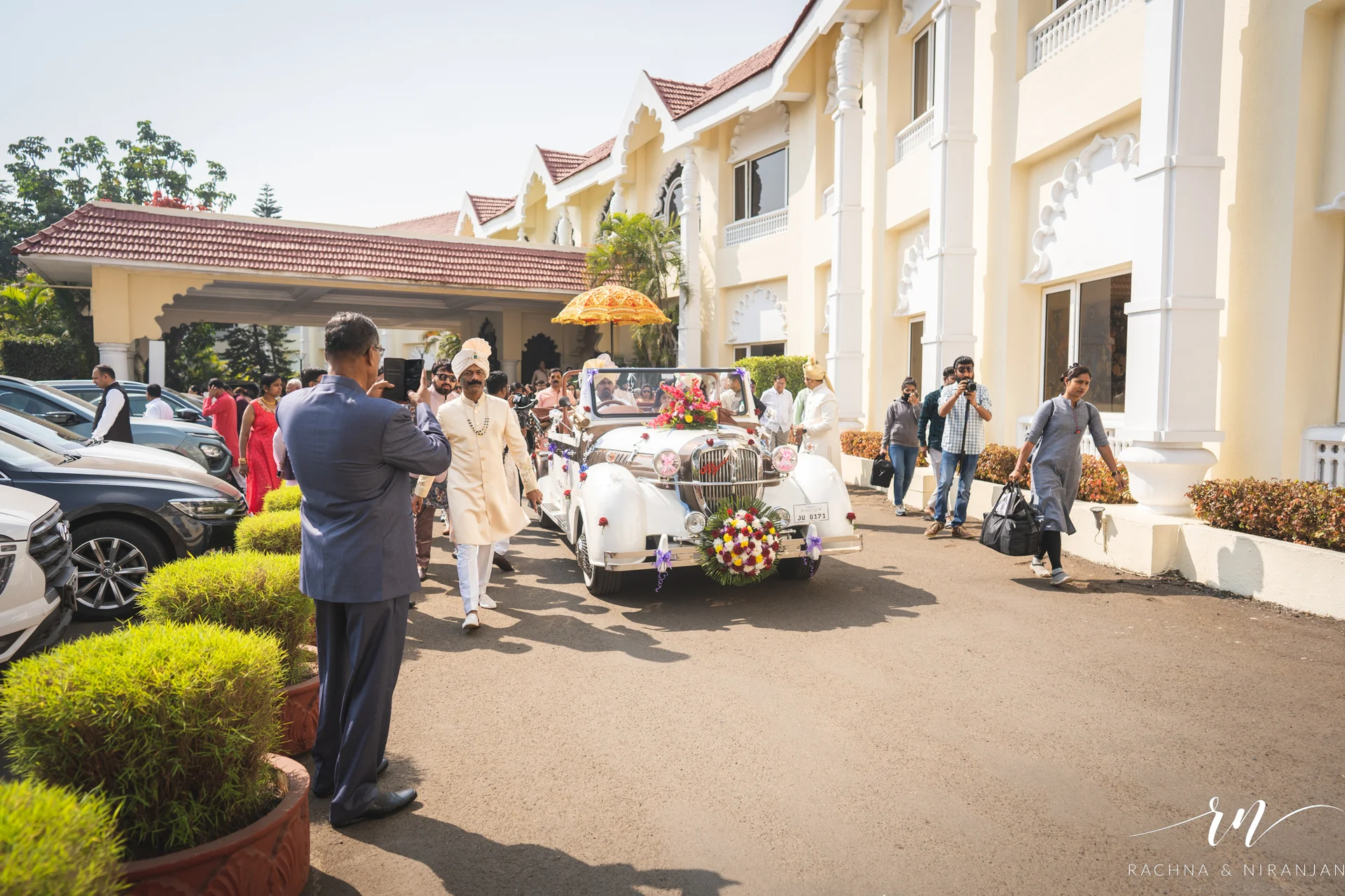 Groom Abhi’s Royal Baraat Entry at Taj Gateway, Nashik | Captured by Top Wedding Photographer in Pune