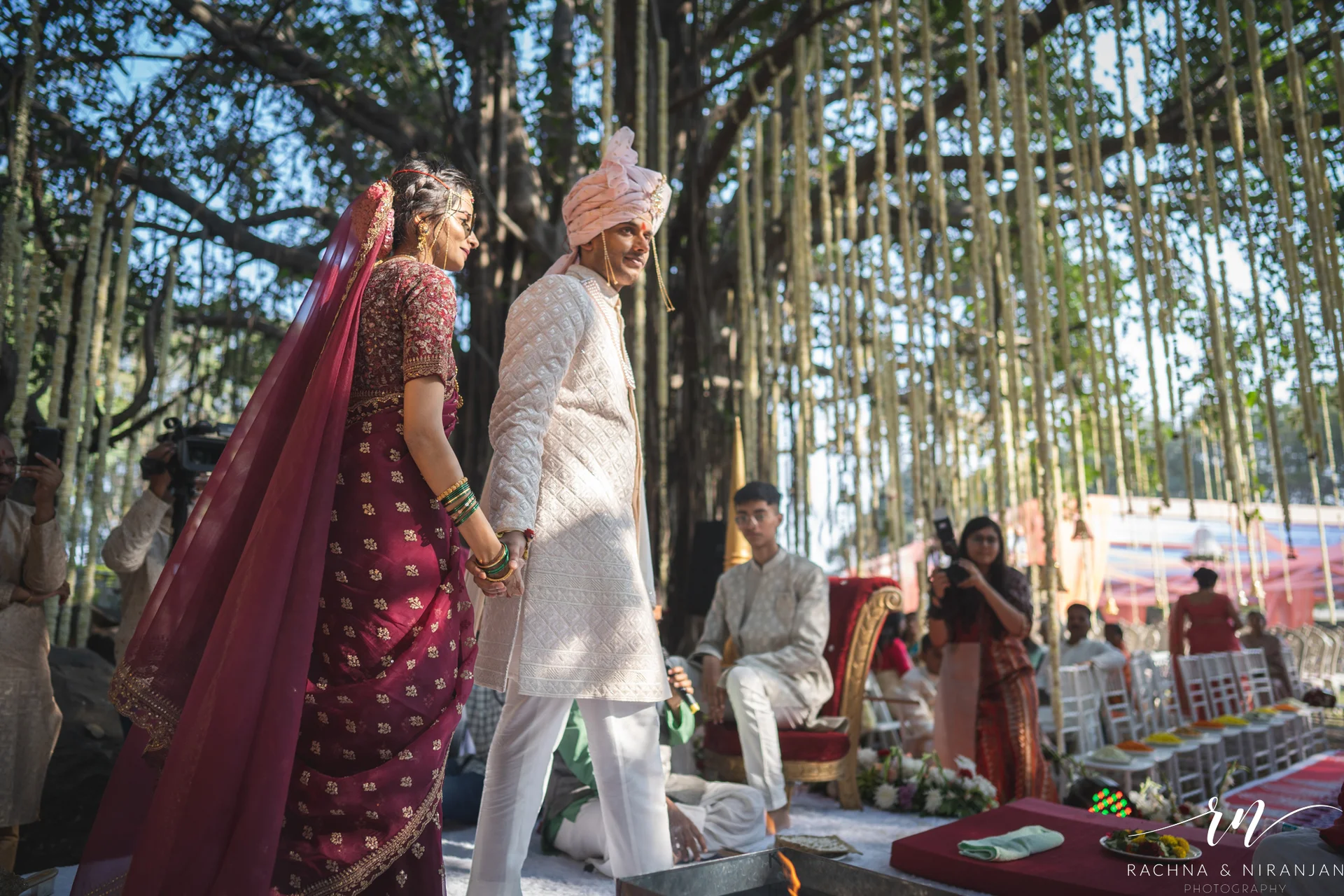 Traditional Maharashtrian Wedding Pheras of Priyanka & Abhi at Taj Gateway, Nashik | Cinematic Wedding Photographer in Pune