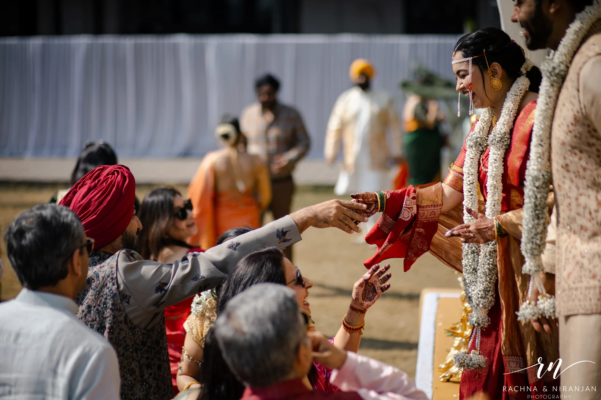 Candid moments from outdoor Marathi wedding at Turf Club Pune