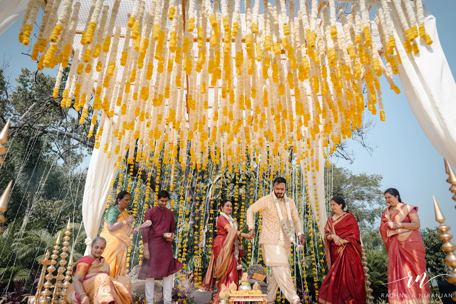 Outdoor Marathi wedding photography at Turf Club Pune