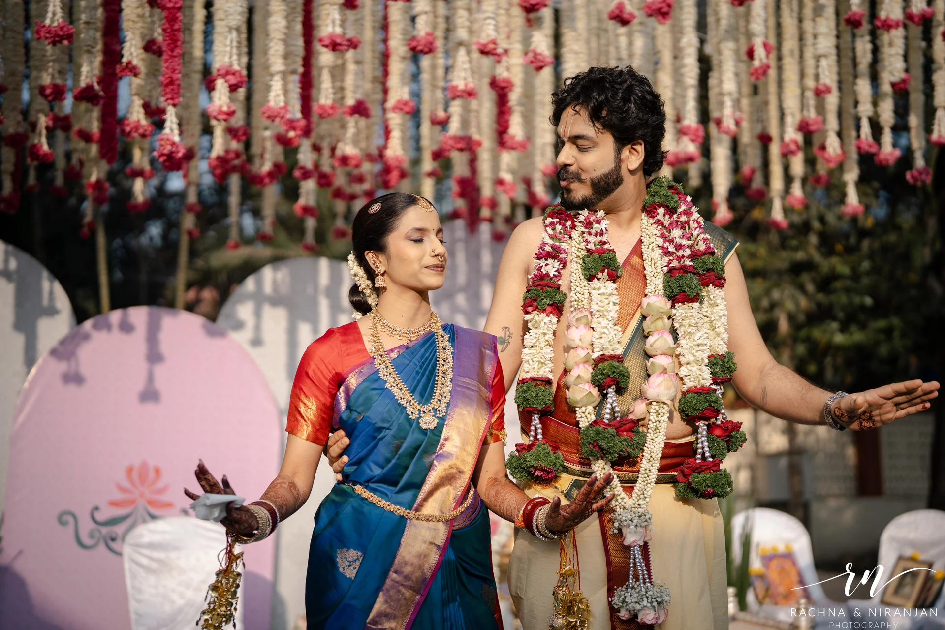 Candid wedding moment from Kalyanam with Kaleeras Punjabi Tamil wedding in Pune