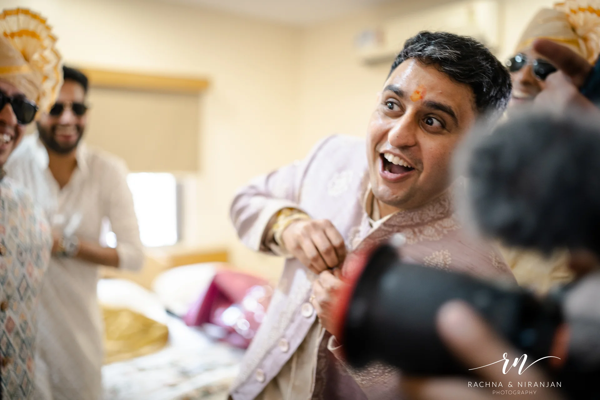 Family blessings during Maharashtrian wedding ceremony Pune