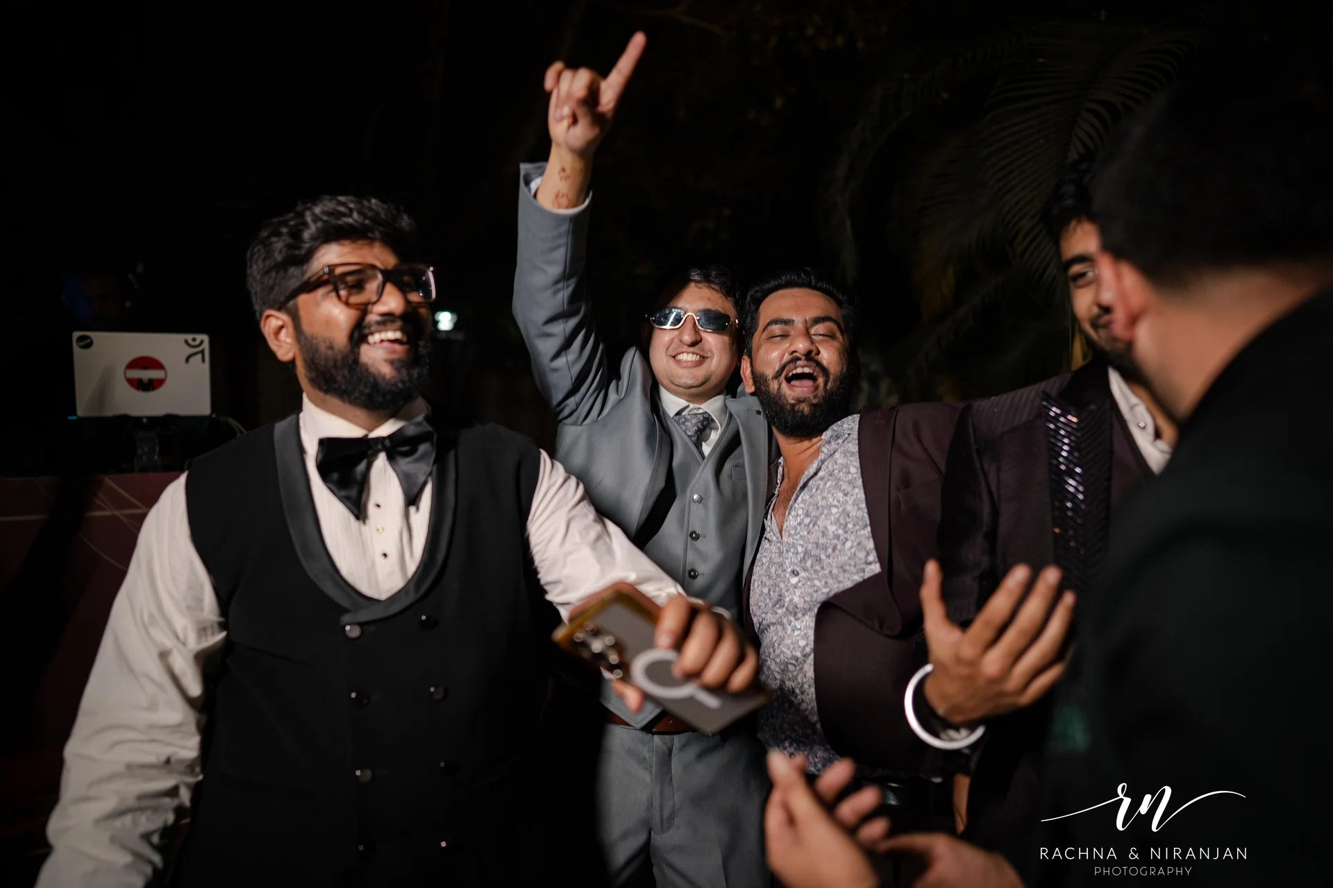 Natural candid moments from Maharashtrian wedding photography in Pune by Rachna Niranjan Photography