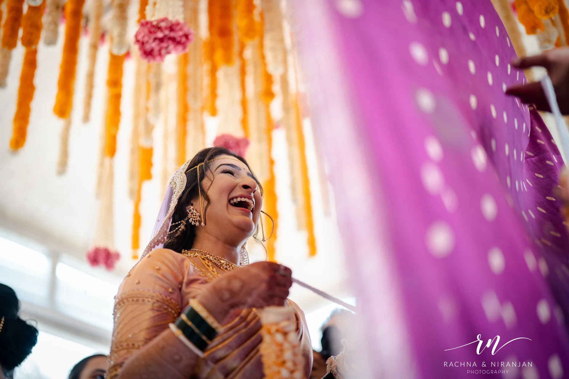 Wedding guests celebrating at Sub Area Mess Pune photographed by Rachna Niranjan Photography